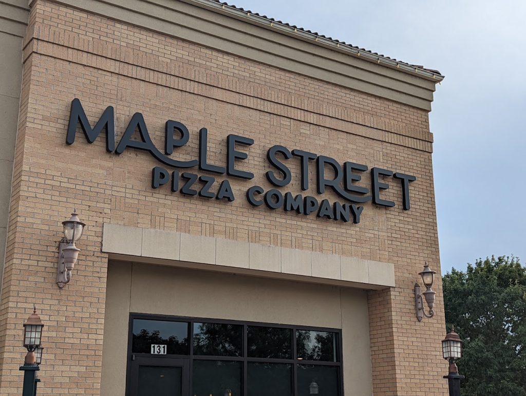 maple street pizza wichita ks exterior